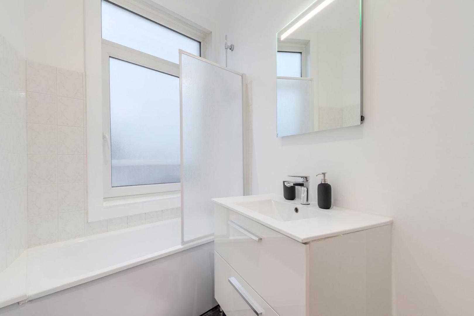 Apartment For 4 In Front Of Lille Flandres Station Exterior photo