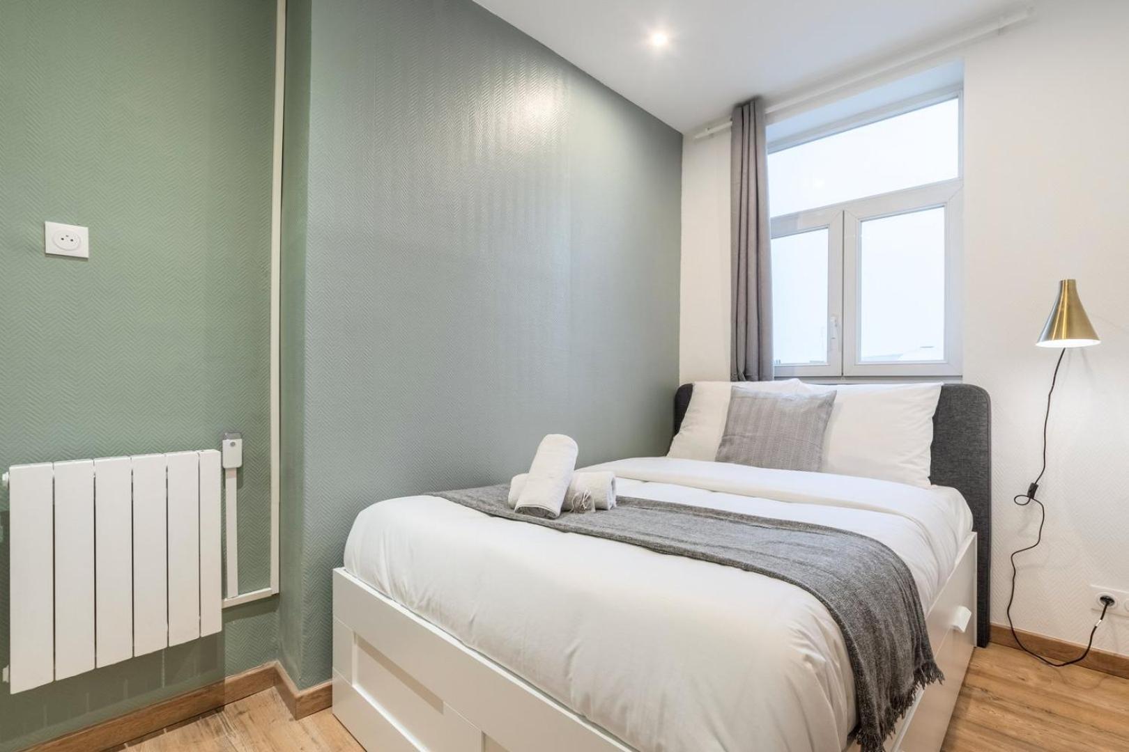 Apartment For 4 In Front Of Lille Flandres Station Exterior photo